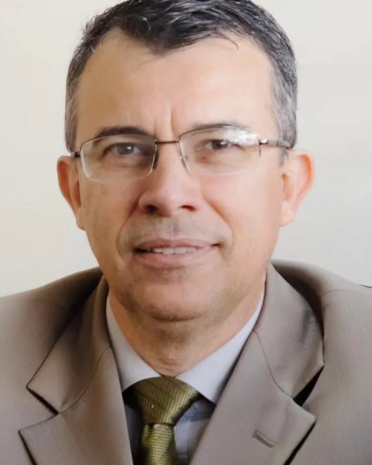 Retrato de Emerson Carlos dos Santos, advogado sócio.